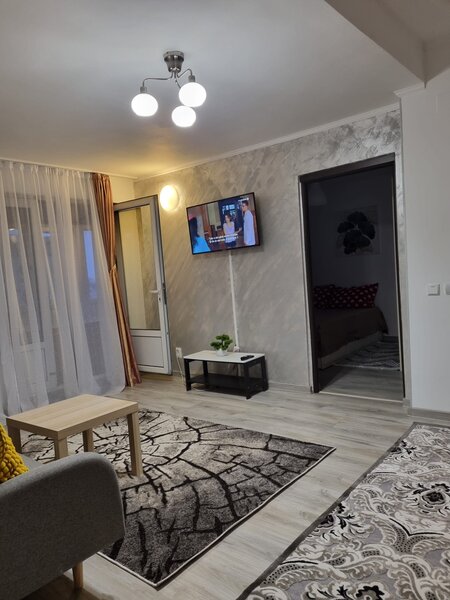 Piata Romana, proprietar inchiriez apartament renovat cu 2 camere