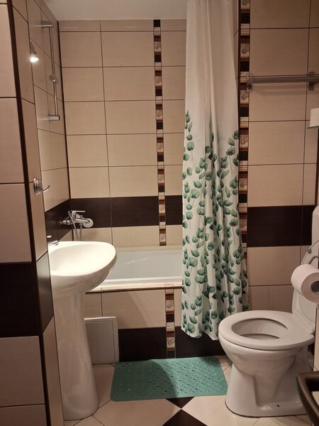 Piata Romana, proprietar inchiriez apartament renovat cu 2 camere