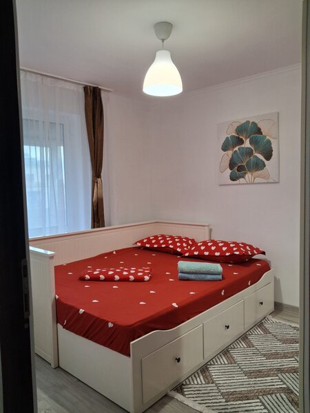 Piata Romana, proprietar inchiriez apartament renovat cu 2 camere